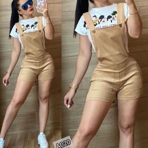 WOMENS JUMPER SHORTS SIZE SMALL MUSTARD COLOR